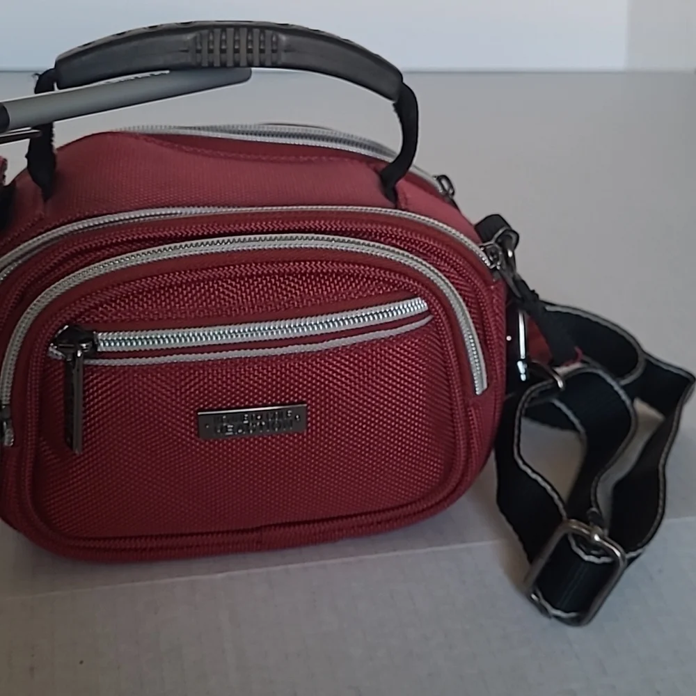 KENNETH COLE REACTION VTG Cross body Camera Case Bag Red Y2k